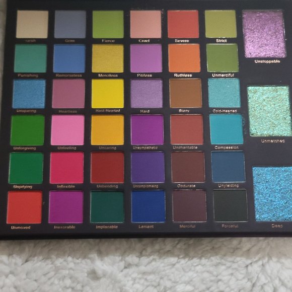 Playing in Makeup By Yolondo (PIMBY) Eyeshadow Palette - Picture 2 of 2